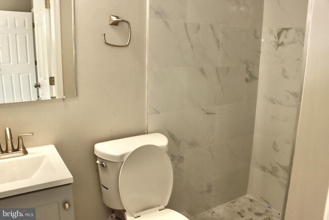 Building Photo - 1029 Kings Ct