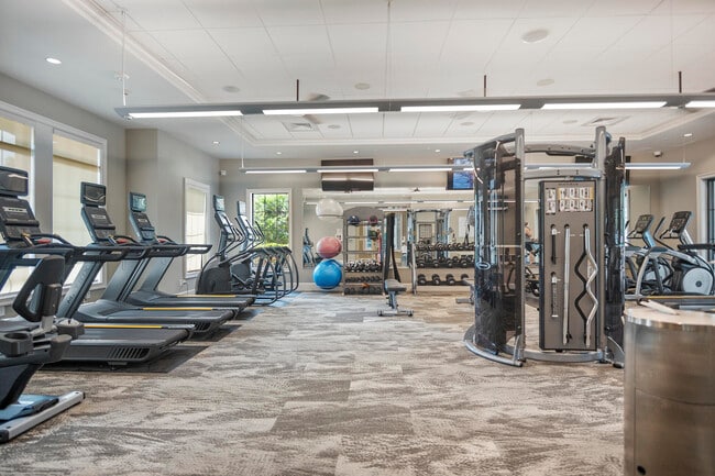 Building Photo - 4837 Chantilly Rd