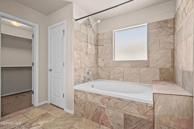 Building Photo - 2404 Escape Point St