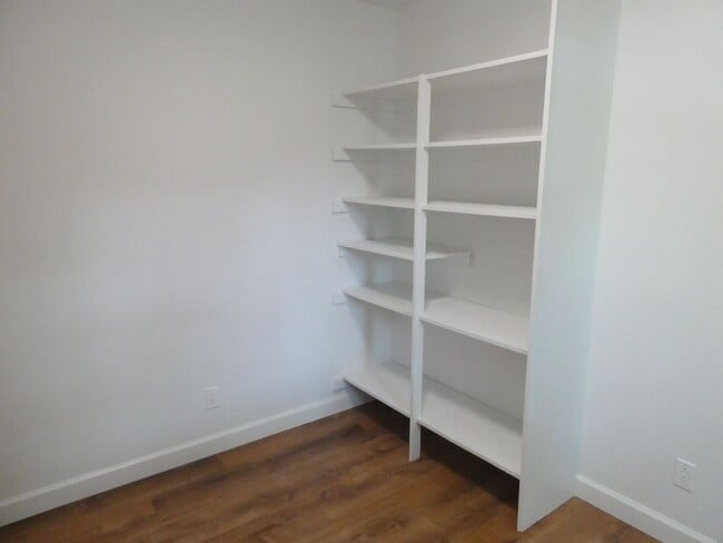 Building Photo - 3 Bedroom 2 Bath Home- Old South West