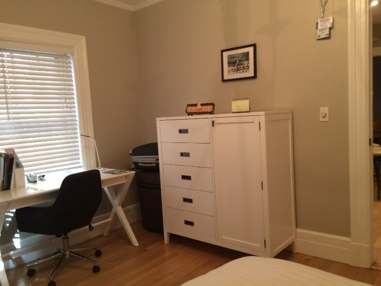 Building Photo - 16 River St