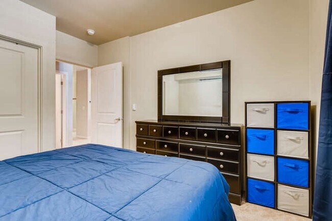 Building Photo - SPACIOUS 1-BEDROOM APARTMENT FOR RENT IN DOWNTOWN BALLARD!