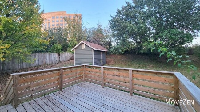 Building Photo - 7 Ratcale Ln