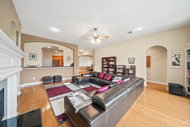 Building Photo - 3707 Quiet Falls Dr