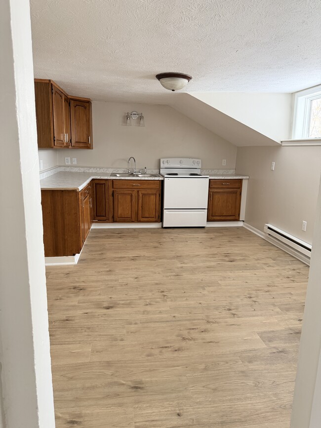 Building Photo - 118 W Grove St