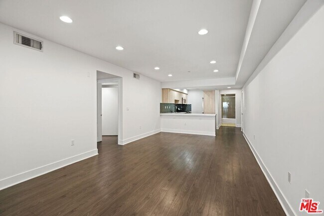 Building Photo - 11811 Darlington Ave