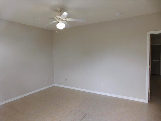 Building Photo - 627 Orchid Dr