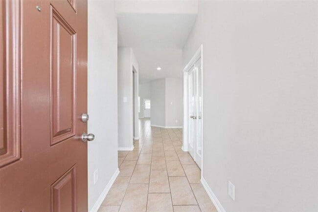 Building Photo - 2707 Golden Hills Ct