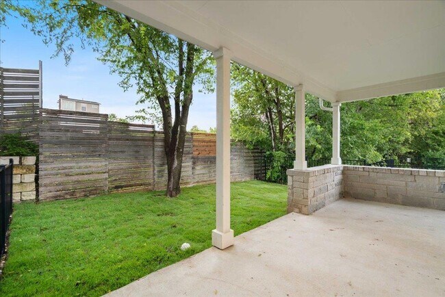 Building Photo - 2624 Metcalfe Rd