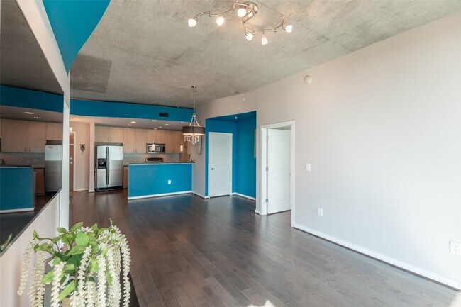 Building Photo - 5925 Almeda Rd