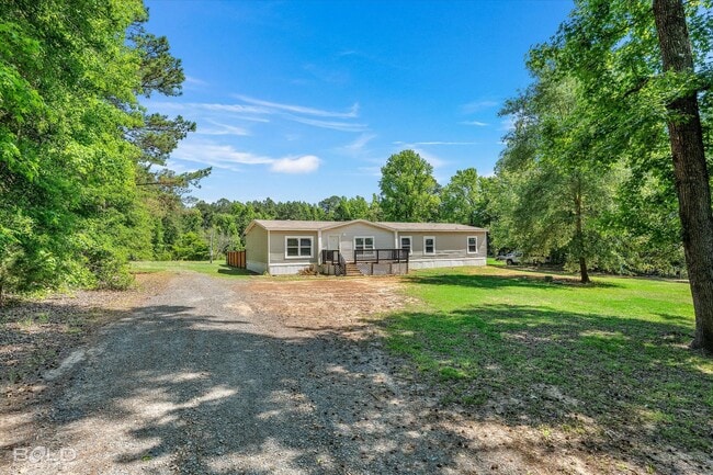 Building Photo - 4BD/2BA home with fenced back yard.