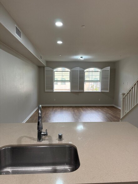 living room - 335 N Fenimore Ave