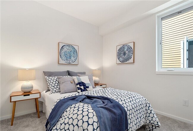 Building Photo - Luxury 3-Bed Interbay Townhome