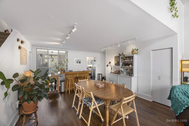 Building Photo - 45 Lucerne St