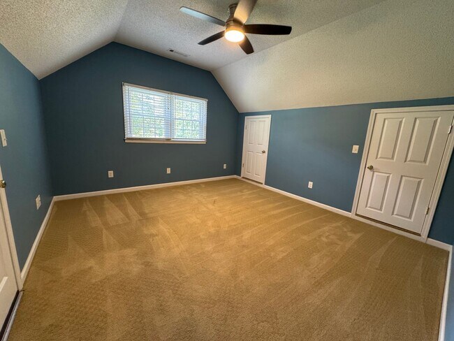Building Photo - Large 3/2 House off Kingston Hwy- $2,195