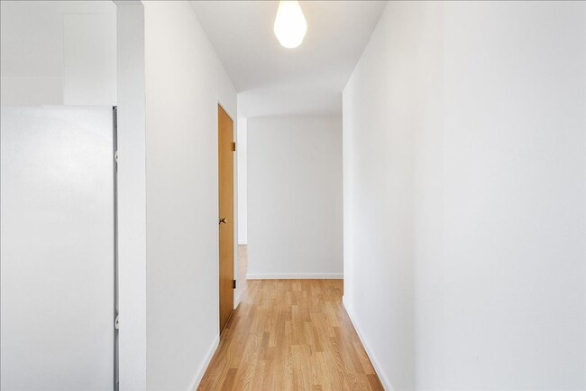 Building Photo - 2118 Alameda Ave