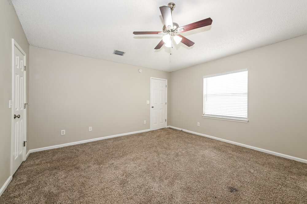 Building Photo - 11194 Mikris Dr S