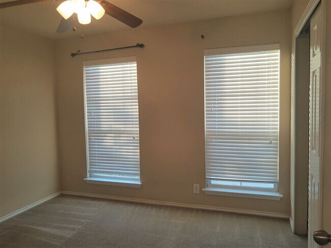Building Photo - Well Maintained 3 Bedroom Home in Converse