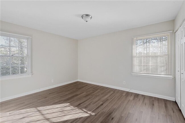 Building Photo - 2382 Peachwood Cir NE