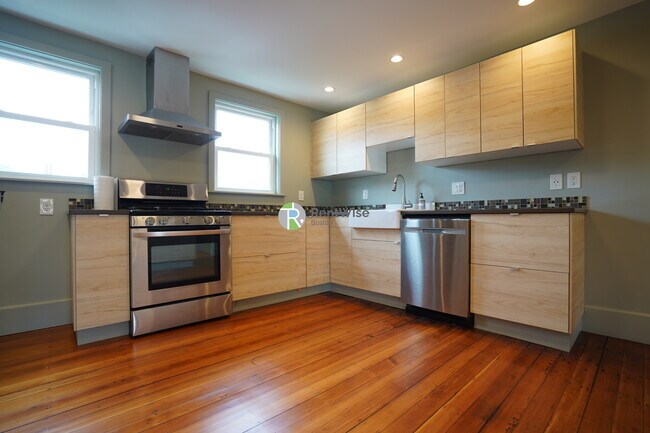 Building Photo - 21 Plainfield St