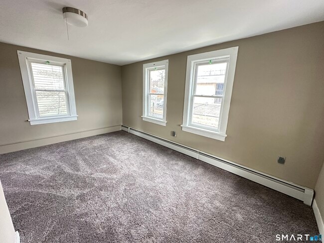 Building Photo - 40 Oak St