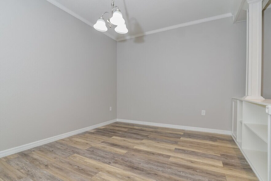 Building Photo - 2111 Waseca Ln