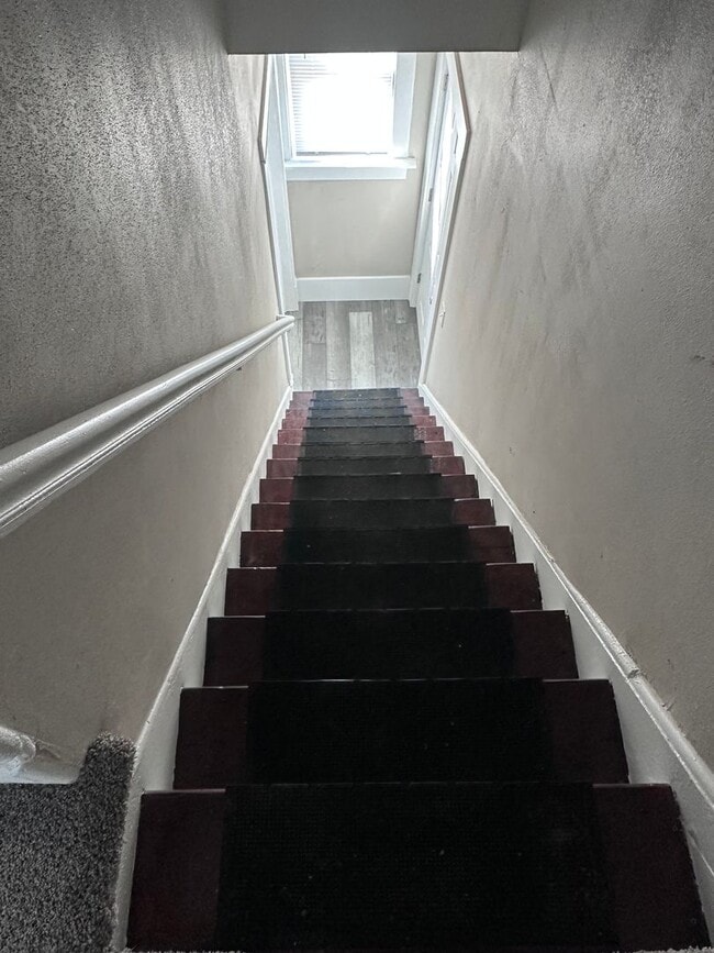 Building Photo - Large Open Concept 5BR/2BA Rent to Own Home with Office