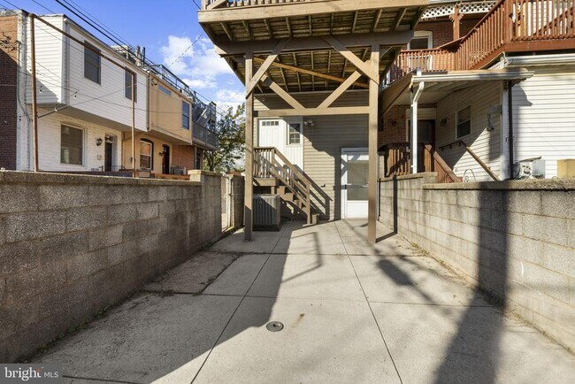 Building Photo - 635 Fagley St
