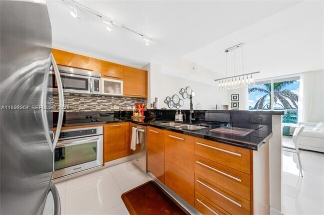 Building Photo - 253 NE 2nd St