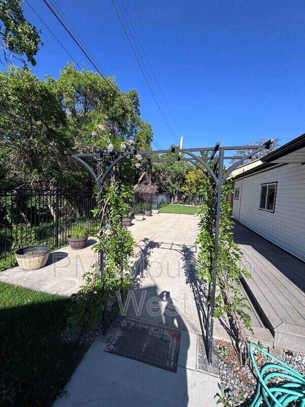 Building Photo - 985 Horsley Cir