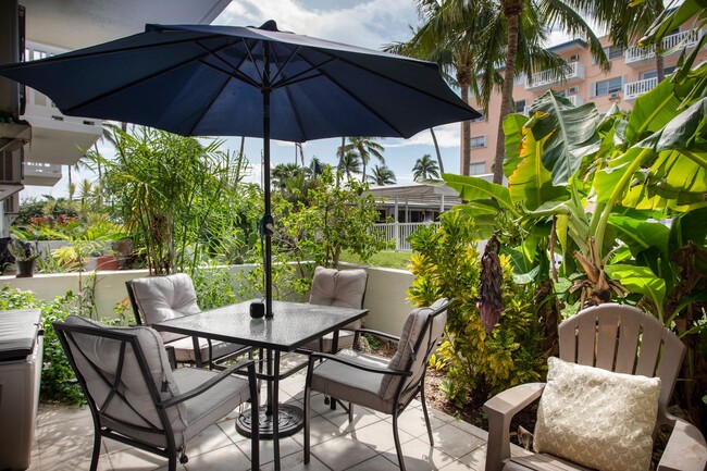 Building Photo - 1 Bedroom 1 Bathroom Furnished Condo pool view- 6 month Lease