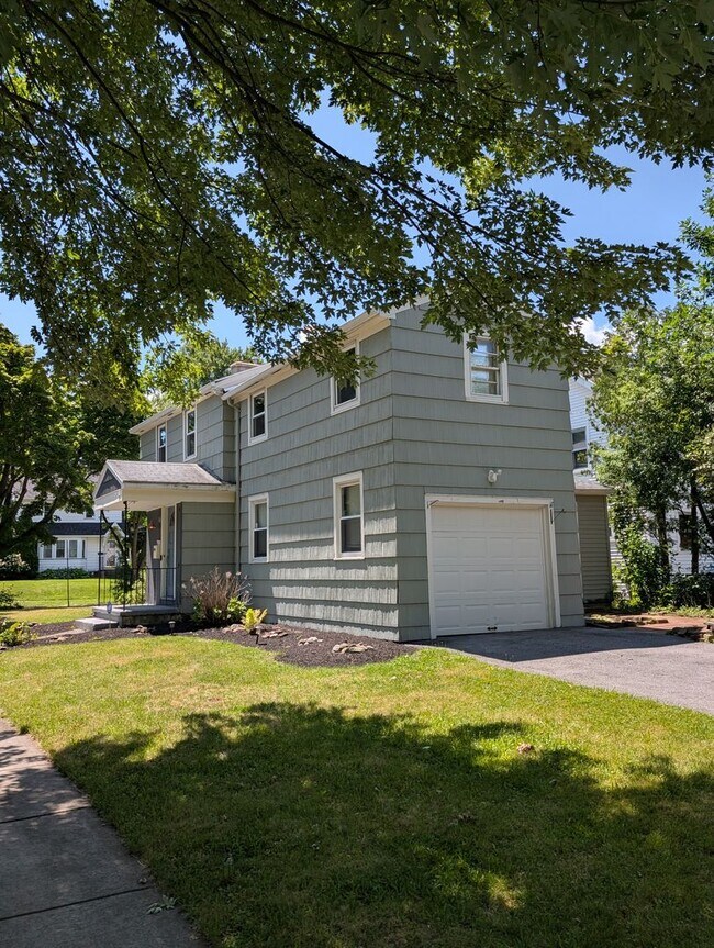 Building Photo - 111 Eastmoreland Dr