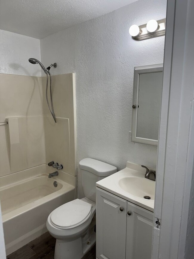 Building Photo - Charming 2-Bedroom Lakewood Duplex with Carport