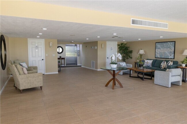 Building Photo - 4141 Ocean Dr