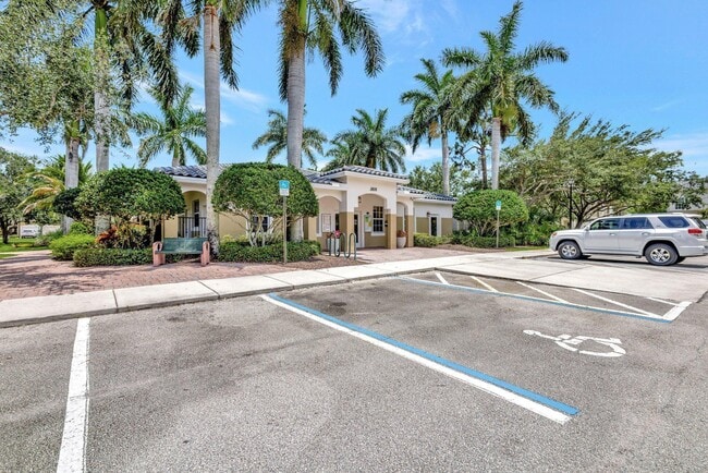 Building Photo - 2990 SE Lexington Lakes Dr