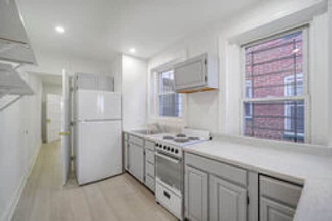 Building Photo - Charming 1BR/1BA in Hill East