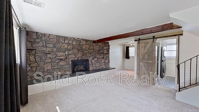 Building Photo - 4018 Goldenrod Dr