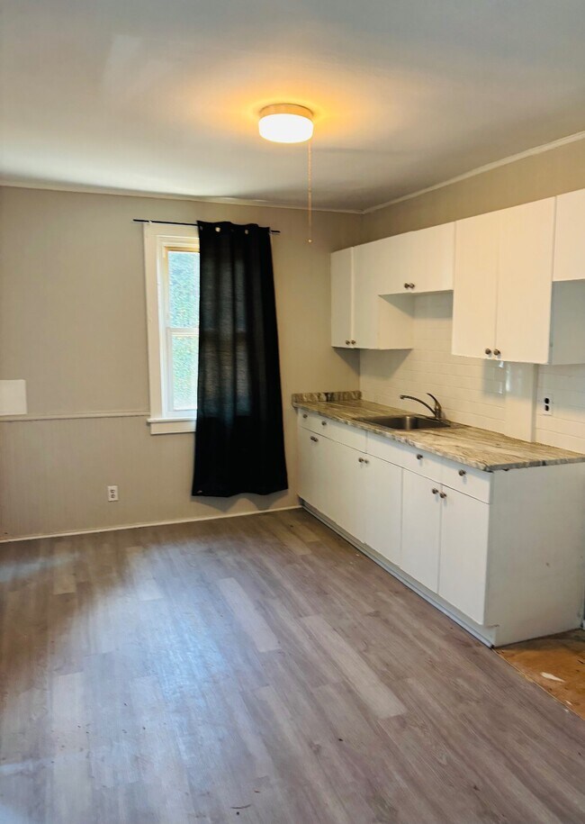 Building Photo - 232 Glen Cove Ave