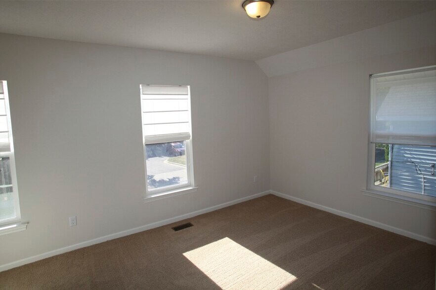 Building Photo - 808 Greene St