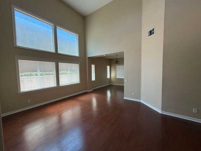 Building Photo - 46263 Drymen Ave