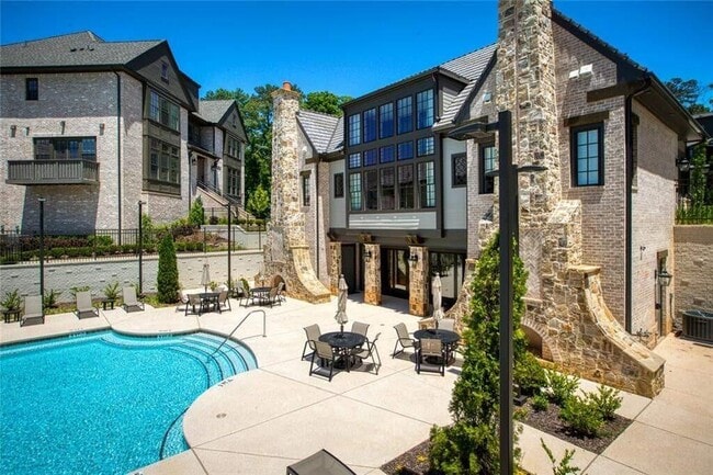 Building Photo - 6562 Beacon Dr