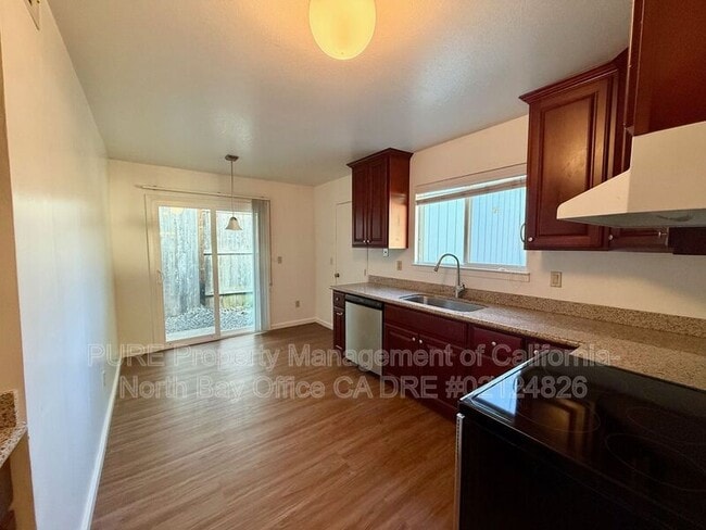 Building Photo - 624 Nikki Dr