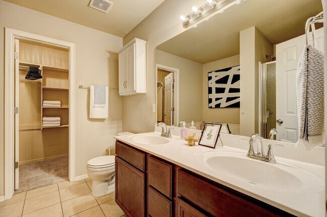 Building Photo - Fully Furnished in Owasso