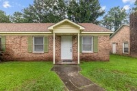 Building Photo - 2 Bedroom 1 Bathroom Duplex