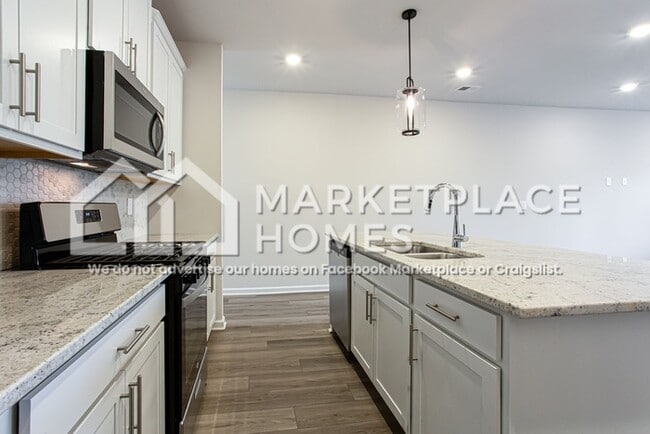 Building Photo - 2121 Avalon Rdg