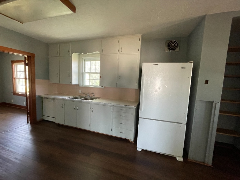 Building Photo - 1717 E North St