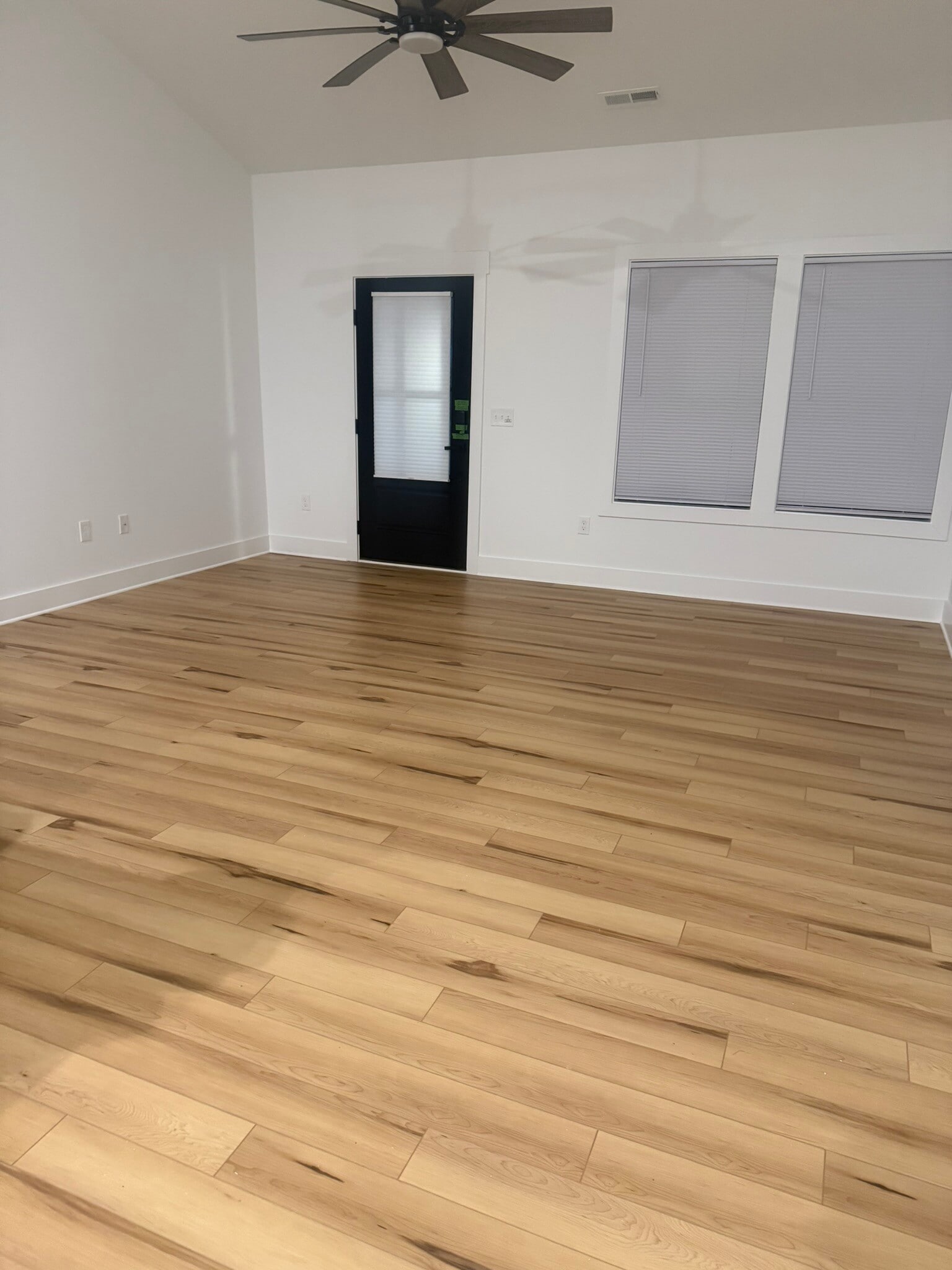 Building Photo - 420 Sloop St