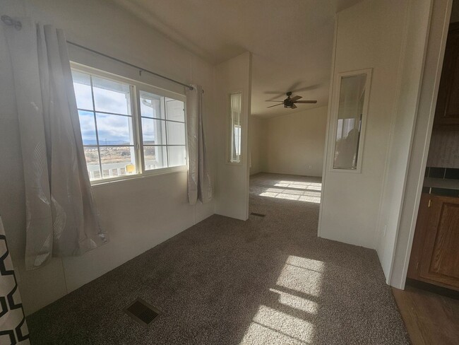 Building Photo - Like New 3 Bedroom On Acre Plus in Moundhouse