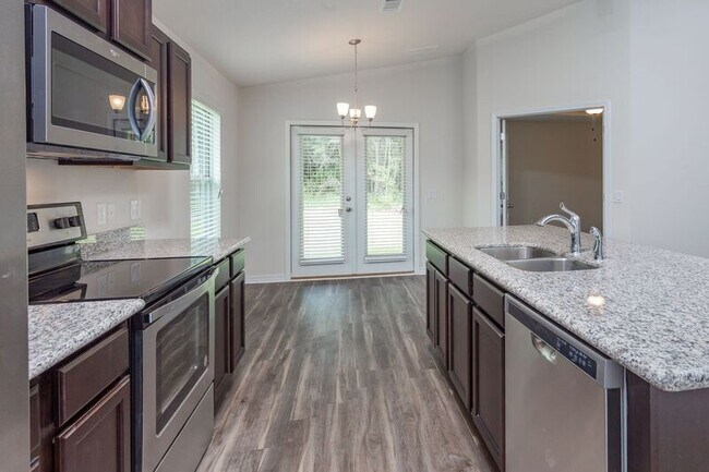 Building Photo - 5664 Peach Dr