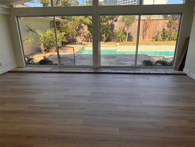 Building Photo - 4726 Ivanhoe St